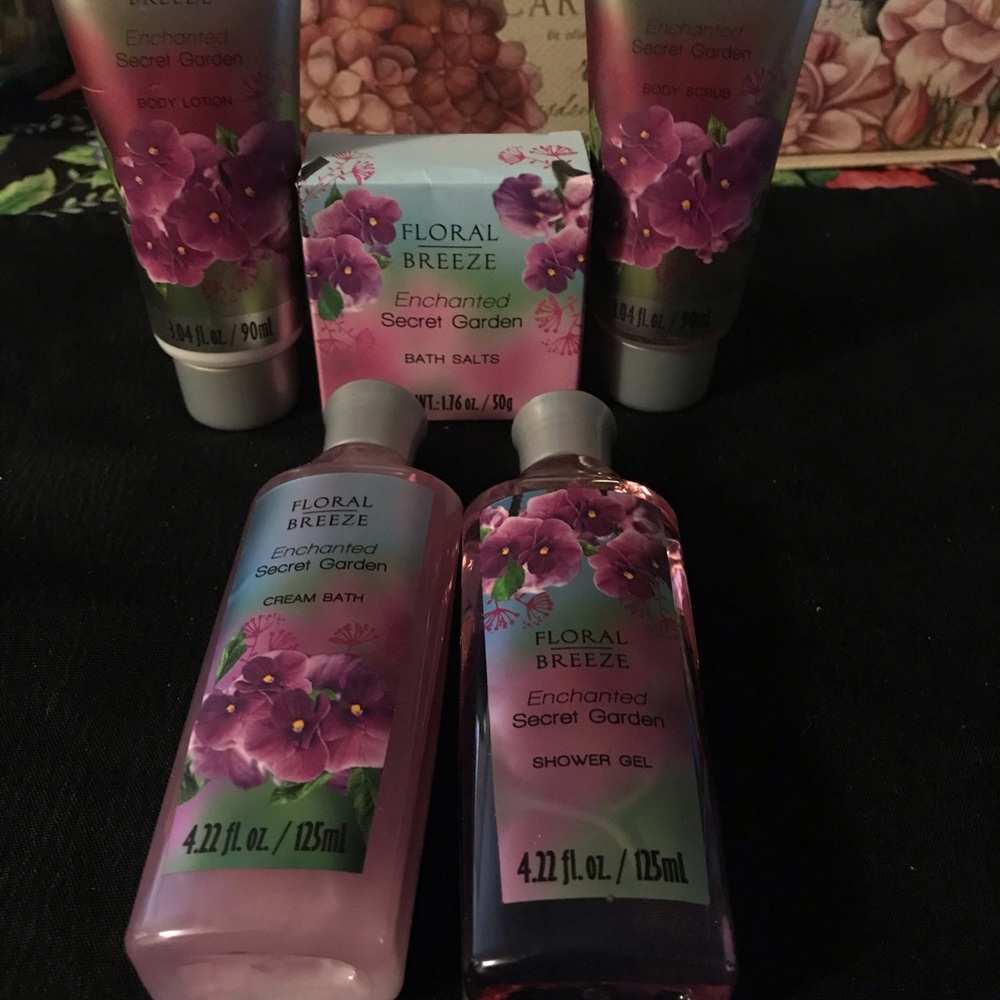2 shower gels, 2 lotions,bath salt